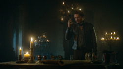 extant_GameOfThrones_3x04-KissedByFire_4952
