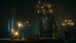 extant_GameOfThrones_3x04-KissedByFire_4953