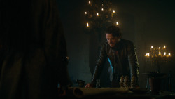 extant_GameOfThrones_3x04-KissedByFire_4974