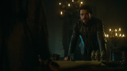 extant_GameOfThrones_3x04-KissedByFire_4981