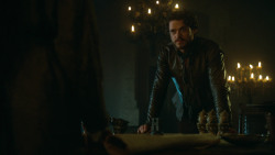 extant_GameOfThrones_3x04-KissedByFire_4983