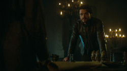 extant_GameOfThrones_3x04-KissedByFire_4984