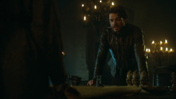 extant_GameOfThrones_3x04-KissedByFire_4985