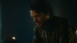 extant_GameOfThrones_3x04-KissedByFire_4999