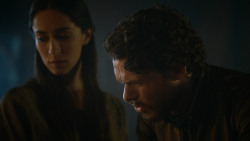 extant_GameOfThrones_3x04-KissedByFire_5026