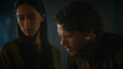 extant_GameOfThrones_3x04-KissedByFire_5027
