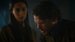 extant_GameOfThrones_3x04-KissedByFire_5028