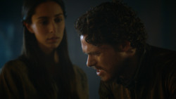 extant_GameOfThrones_3x04-KissedByFire_5031
