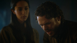 extant_GameOfThrones_3x04-KissedByFire_5032