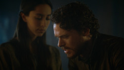 extant_GameOfThrones_3x04-KissedByFire_5035