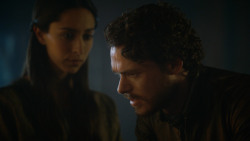 extant_GameOfThrones_3x04-KissedByFire_5037