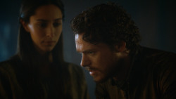 extant_GameOfThrones_3x04-KissedByFire_5038