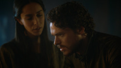 extant_GameOfThrones_3x04-KissedByFire_5041