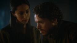 extant_GameOfThrones_3x04-KissedByFire_5043