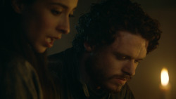extant_GameOfThrones_3x04-KissedByFire_5054