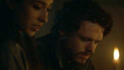 extant_GameOfThrones_3x04-KissedByFire_5055