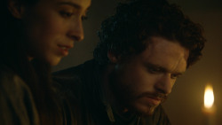 extant_GameOfThrones_3x04-KissedByFire_5056