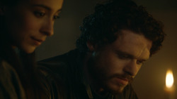 extant_GameOfThrones_3x04-KissedByFire_5060