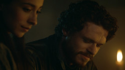 extant_GameOfThrones_3x04-KissedByFire_5062