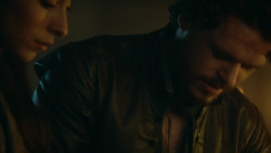 extant_GameOfThrones_3x04-KissedByFire_5067