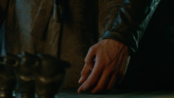 extant_GameOfThrones_3x04-KissedByFire_5069