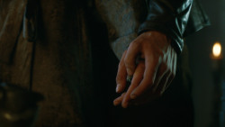 extant_GameOfThrones_3x04-KissedByFire_5070