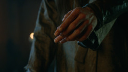 extant_GameOfThrones_3x04-KissedByFire_5075
