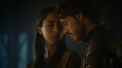 extant_GameOfThrones_3x04-KissedByFire_5081