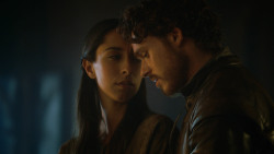extant_GameOfThrones_3x04-KissedByFire_5082