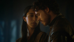 extant_GameOfThrones_3x04-KissedByFire_5083