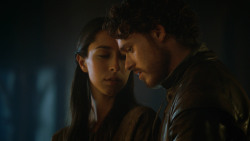 extant_GameOfThrones_3x04-KissedByFire_5085