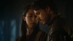 extant_GameOfThrones_3x04-KissedByFire_5087