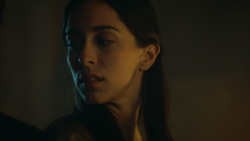 extant_GameOfThrones_3x04-KissedByFire_5094