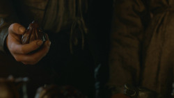extant_GameOfThrones_3x04-KissedByFire_5123