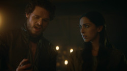 extant_GameOfThrones_3x04-KissedByFire_5127