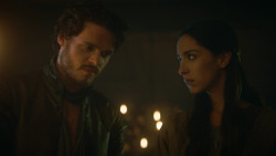 extant_GameOfThrones_3x04-KissedByFire_5143