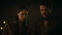 extant_GameOfThrones_3x04-KissedByFire_5150