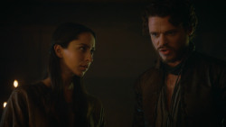 extant_GameOfThrones_3x04-KissedByFire_5151
