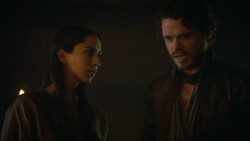 extant_GameOfThrones_3x04-KissedByFire_5153