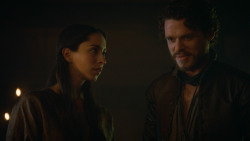 extant_GameOfThrones_3x04-KissedByFire_5158