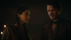 extant_GameOfThrones_3x04-KissedByFire_5159