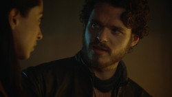 extant_GameOfThrones_3x04-KissedByFire_5163