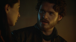 extant_GameOfThrones_3x04-KissedByFire_5166