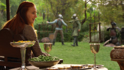 extant_GameOfThrones_3x04-KissedByFire_5187