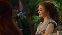 extant_GameOfThrones_3x04-KissedByFire_5219