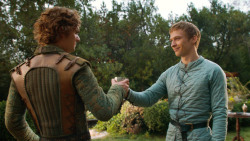 extant_GameOfThrones_3x04-KissedByFire_5237