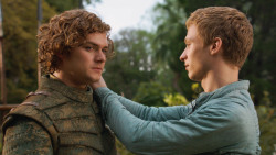 extant_GameOfThrones_3x04-KissedByFire_5248