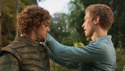 extant_GameOfThrones_3x04-KissedByFire_5250