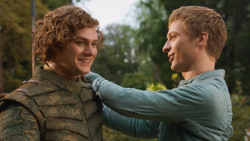 extant_GameOfThrones_3x04-KissedByFire_5254