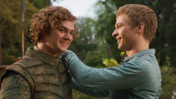 extant_GameOfThrones_3x04-KissedByFire_5256